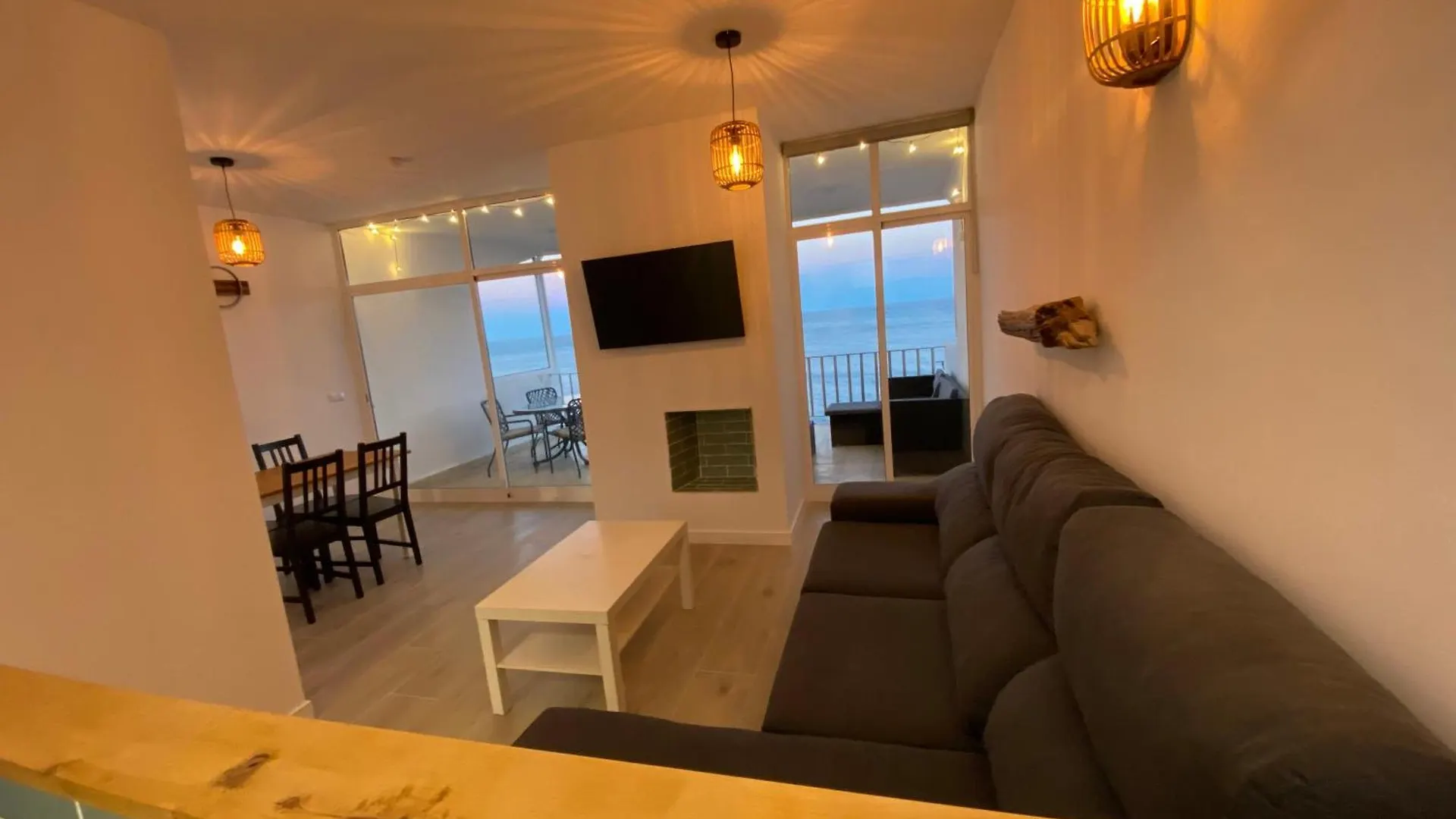 Beachfront, Top Floor Corner 2-Bed, Estepona Paseo Apartment