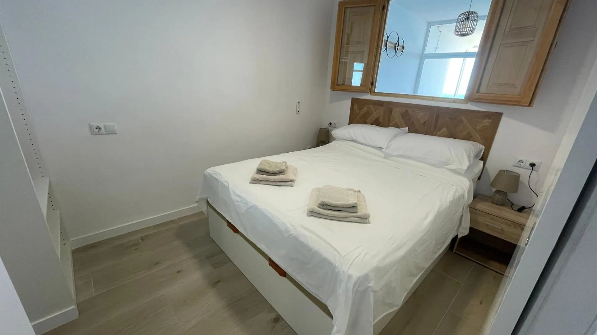 Beachfront, Top Floor Corner 2-Bed, Estepona Paseo Apartment Spain