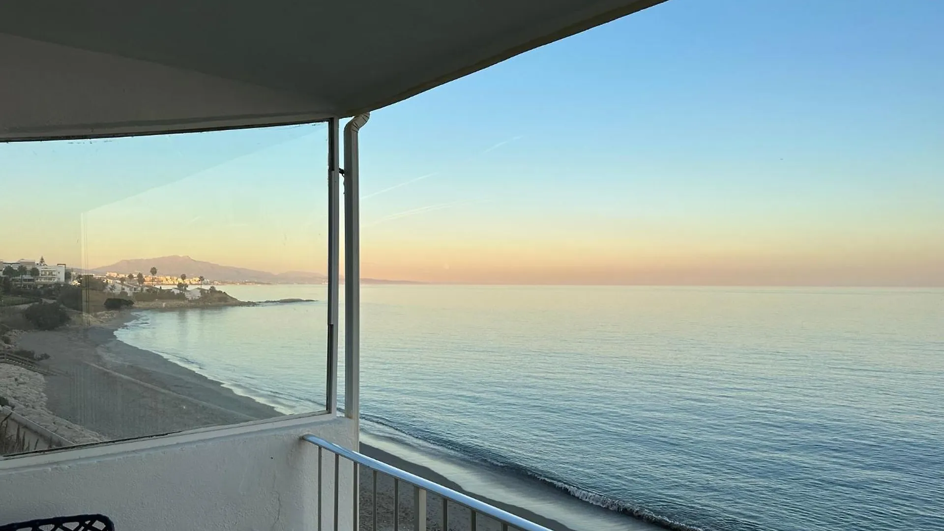 Beachfront, Top Floor Corner 2-Bed, Estepona Paseo Apartment